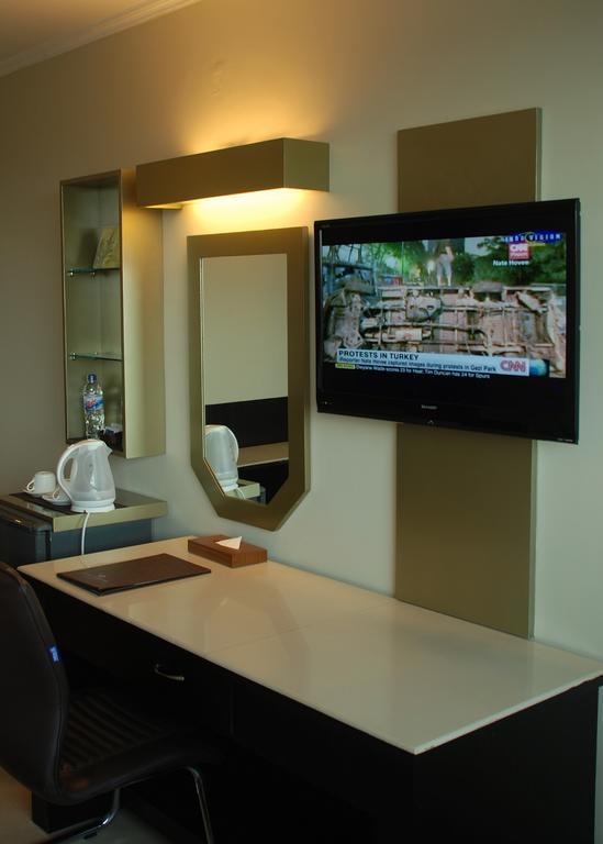 Hotel Gajahmada Pontianak Zimmer foto