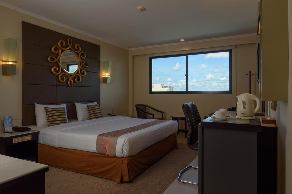 Hotel Gajahmada Pontianak Zimmer foto