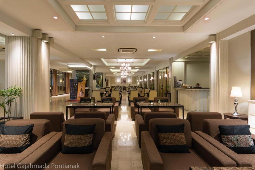 Hotel Gajahmada Pontianak Exterior foto
